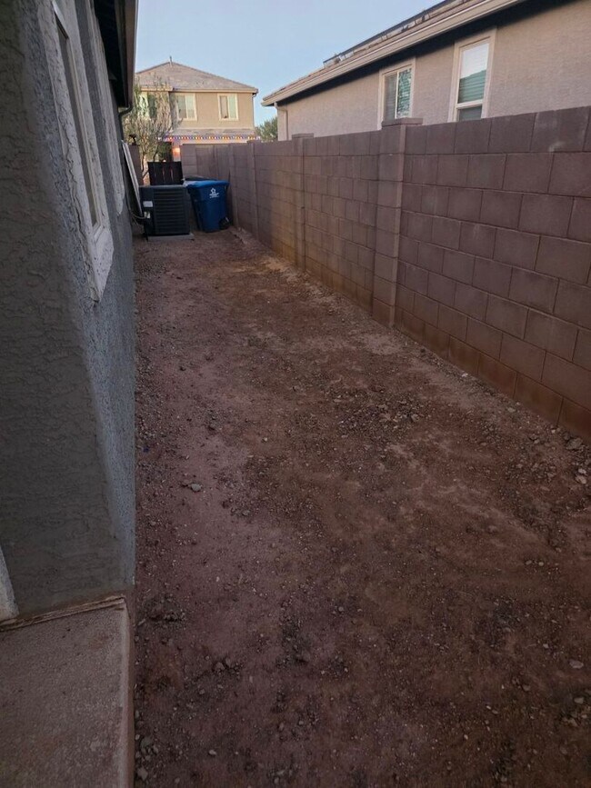 Building Photo - Great family home in Red Rock