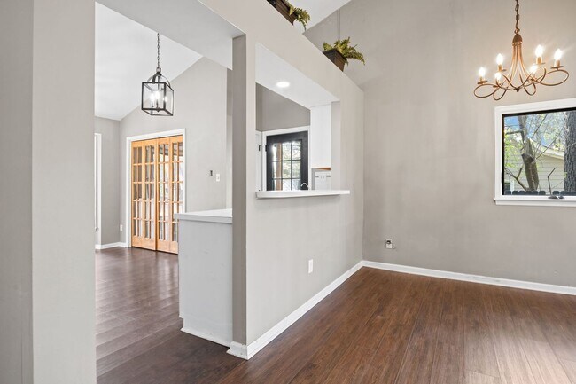 Building Photo - Charming 3BR Home with Large Private Yard Near Downtown Raleigh