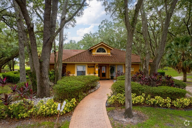 Building Photo - Images Condominiums