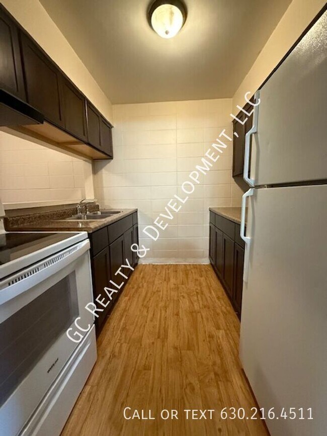 Building Photo - 227 Uteg St