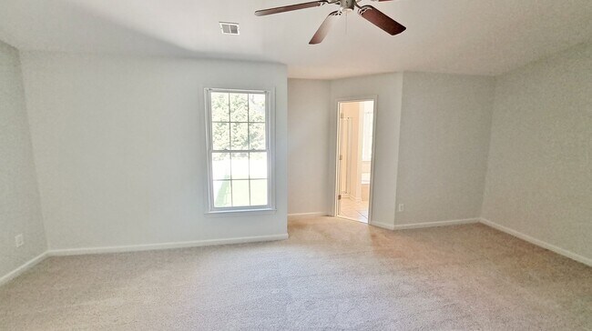 Building Photo - 3 Bed / 2 Full and 2 Half Bath Single Family Townhome