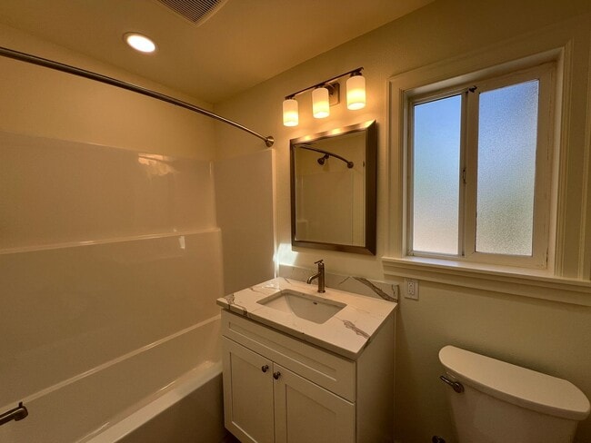 Building Photo - South Eugene Newly Remodeled
