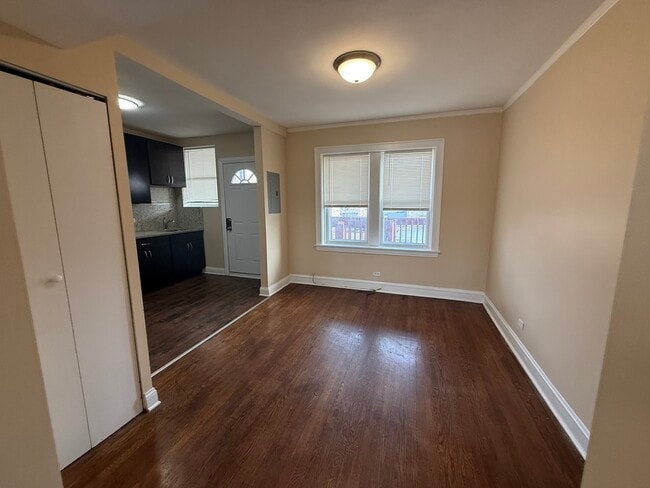 Building Photo - 4454 W Diversey Ave