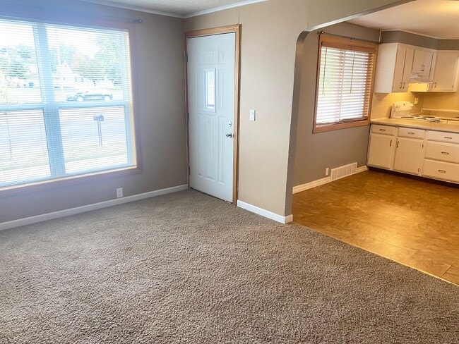 Building Photo - 3-Bedroom 1-Bath Single-Family Home With 1...