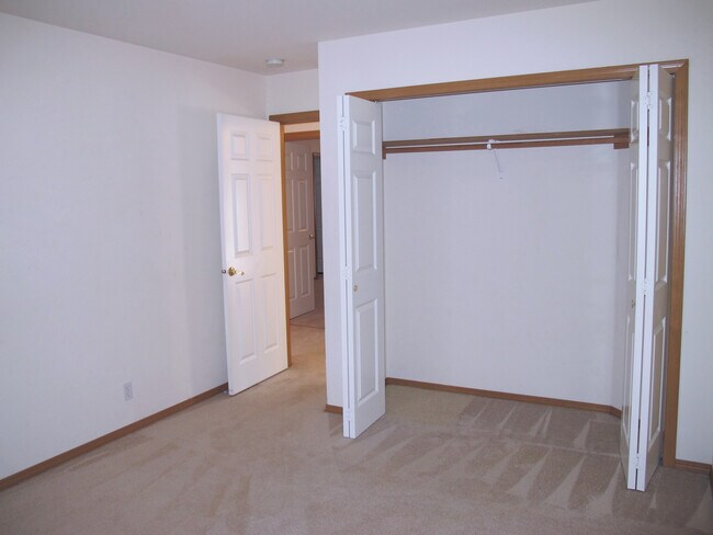 Building Photo - Charming 3 bedroom home w/master suite! Pe...