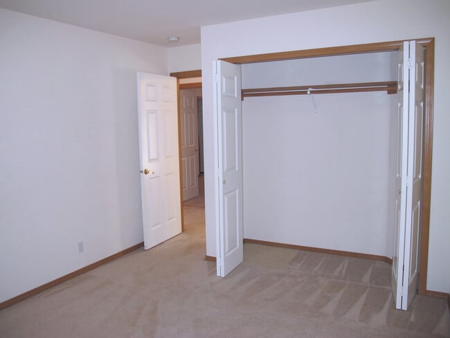 Building Photo - ***PENDING APPLICATION***Charming 3 bedroo...