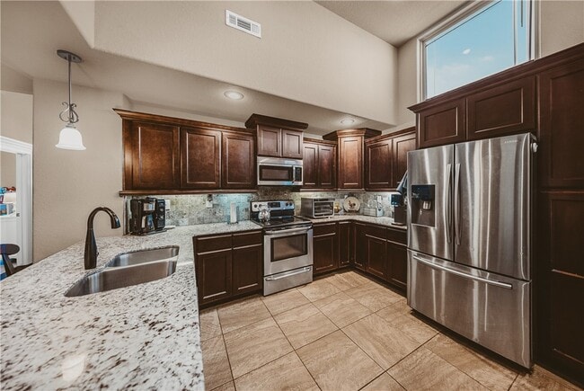 Building Photo - 3301 SW Stonepoint Ave