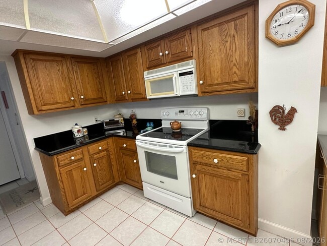 Building Photo - 5047 N Hwy A1A