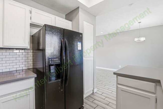 Building Photo - Charming Townhome Living in the Heart of Chandler – Community Pool & Prime Location!