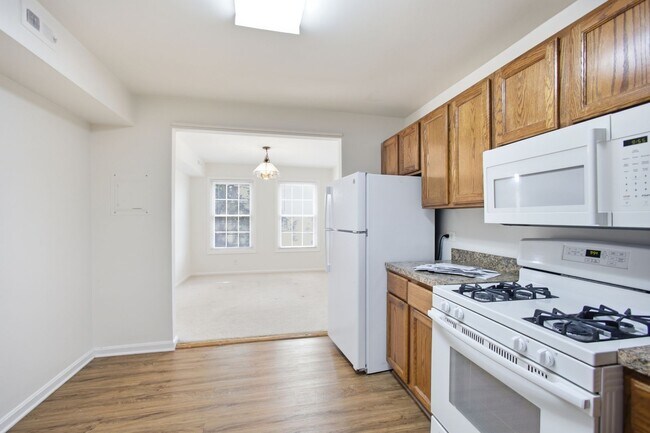 Building Photo - Charming 2 BR/1 BA Condo in Gaithersburg!