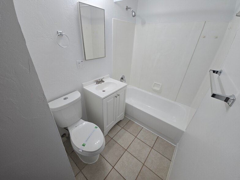 Bathroom - 2545 N Flanwill Blvd