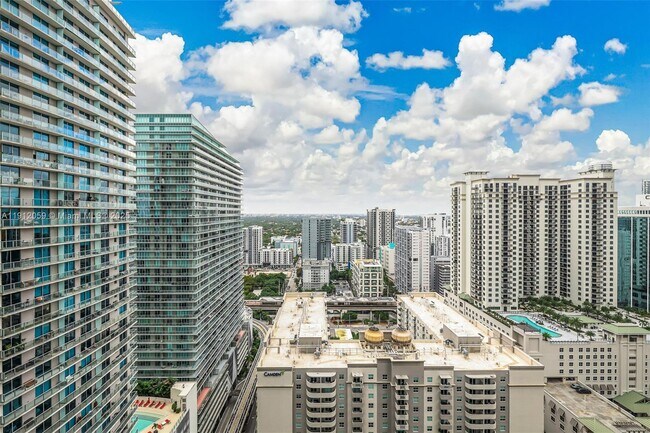 Building Photo - 1000 Brickell Plaza