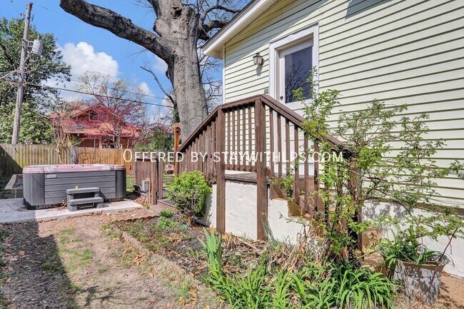 Building Photo - 397 Angelus St