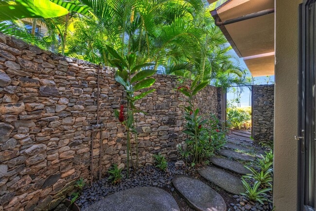 Building Photo - Luxury Kapalua Condo at Coconut Grove – Lo...