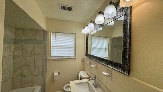 Building Photo - 2514 Rodney St