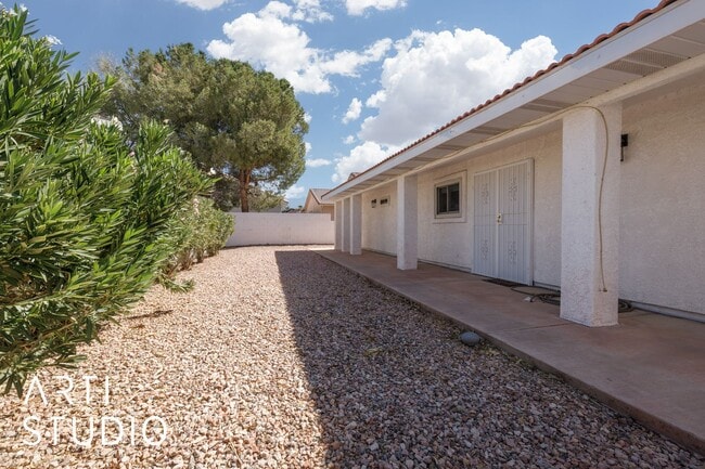 Building Photo - Beautiful 4-bedroom home!