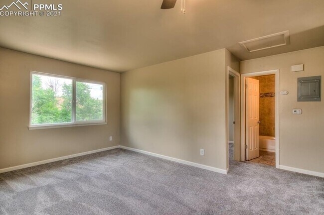 Building Photo - 1197 Cree Fourplex