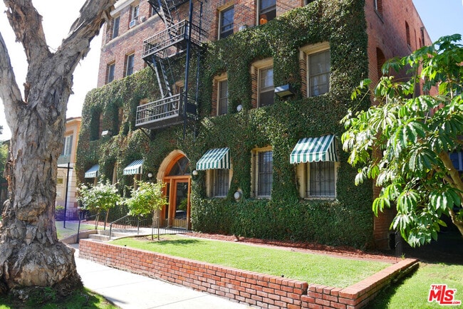 Building Photo - 611 Cloverdale Ave