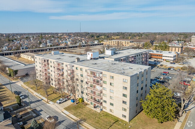 Building Photo - 130 Slade Ave