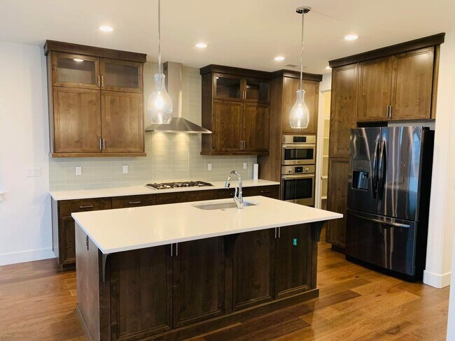 Building Photo - Stunning Home in Harris Ranch with Communi...