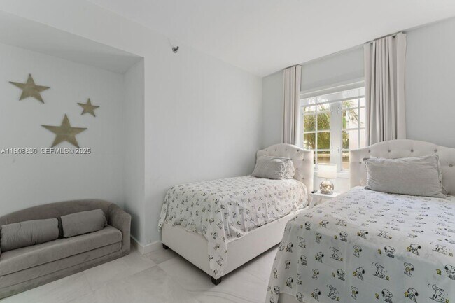 Building Photo - 19217 Fisher Island Dr