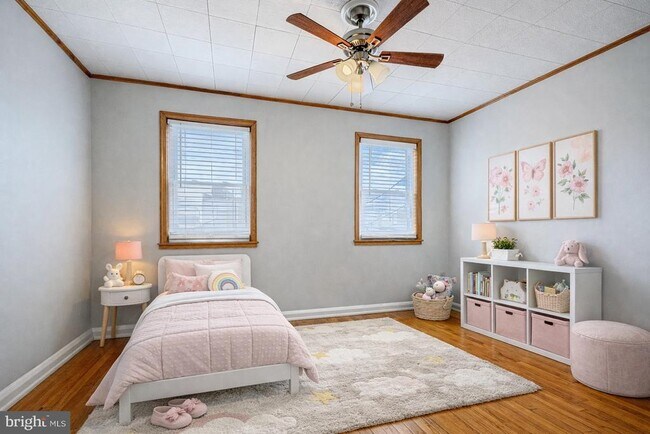 Building Photo - 6905 Bank St