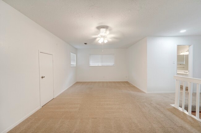 Building Photo - 42 N Timber Top Dr