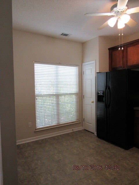 Building Photo - 758 E Bristol Way