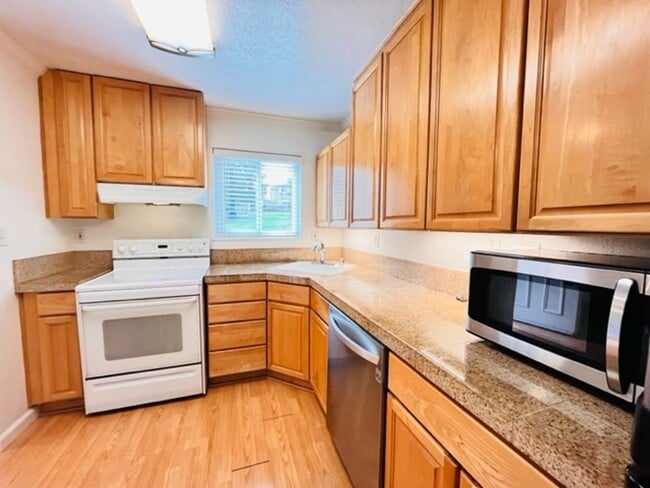 Building Photo - Charming 2BD/1.5BA, Two-Story Townhouse in West Side Danville, Near Downtown- Available NOW!