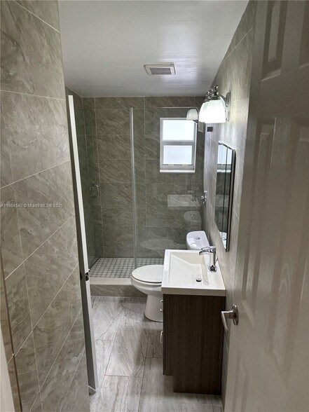 Building Photo - 7515 Dickens Ave
