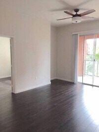 Building Photo - Amazing unfurnished 2 bedroom condo at Par...