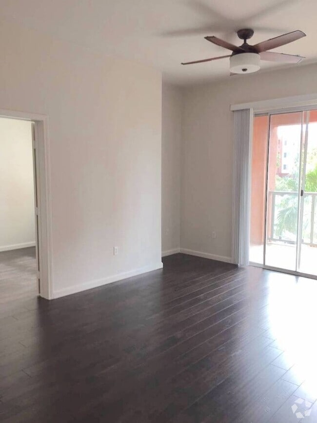 Building Photo - Amazing unfurnished 2 bedroom condo at Par...