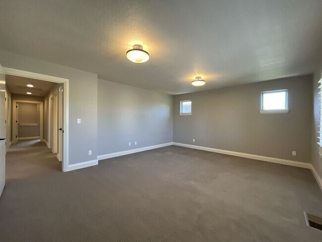 Building Photo - Elegant South Cooper Mountain Home with 4 Bedrooms, Bonus Room, Main-Level Suite & Designer Finishes