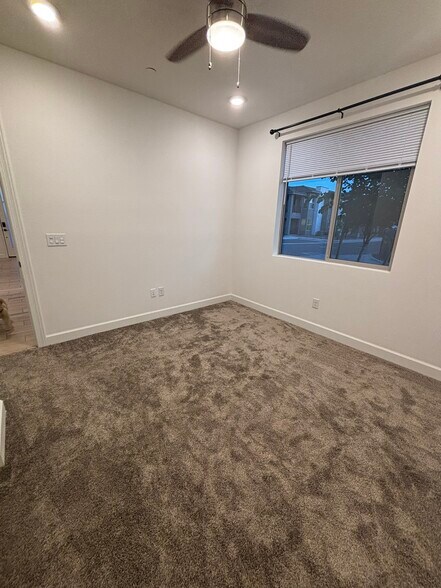 Building Photo - 2121 W Sonoran Desert Dr