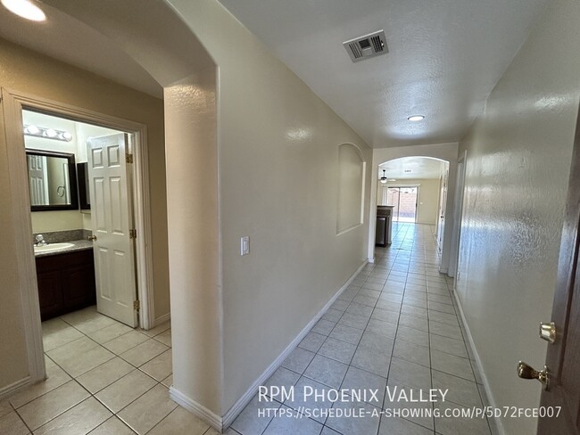 Building Photo - $150.00 off 1st Month Rent - 4 Bed / 2 Bat...