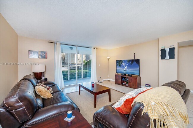 Building Photo - 100 Golden Isles Dr
