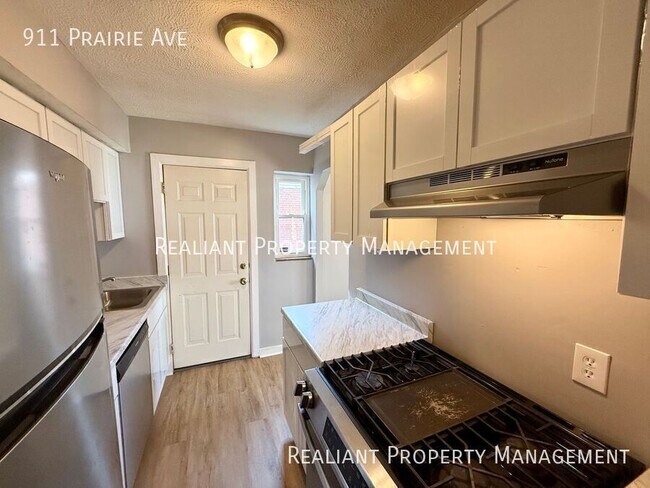 Building Photo - 911 Prairie Ave