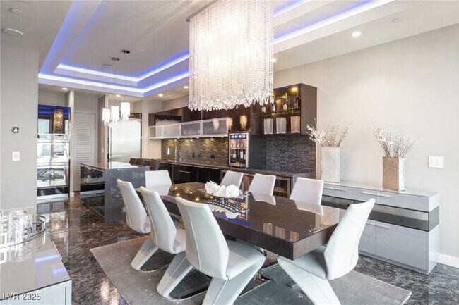 Building Photo - 3750 S Las Vegas Blvd