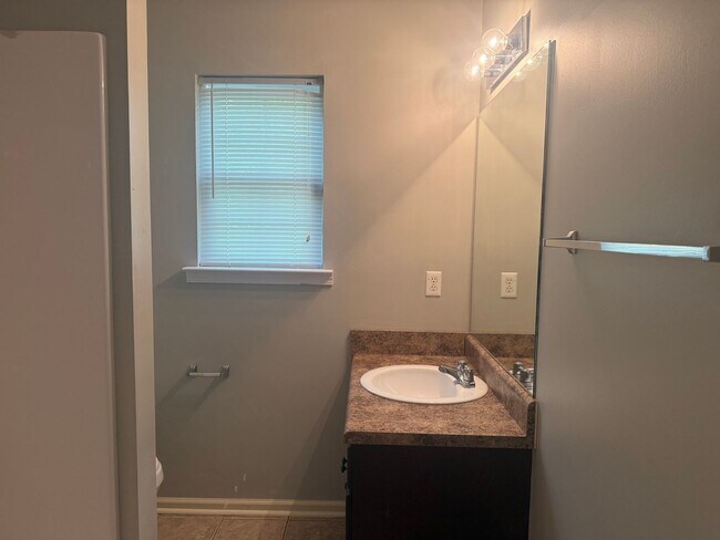 Building Photo - 2500 Barnesdale Wy