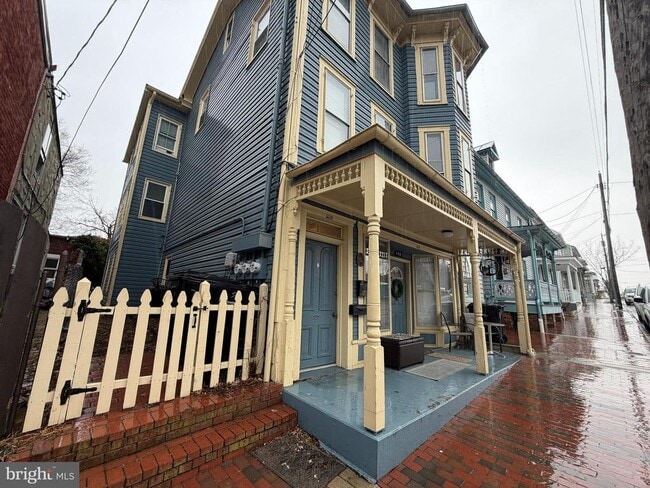 Building Photo - 406 S Cameron St