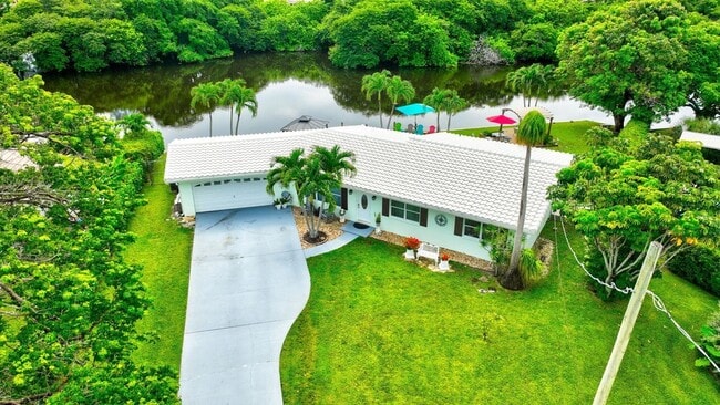Building Photo - 302 Venice Dr