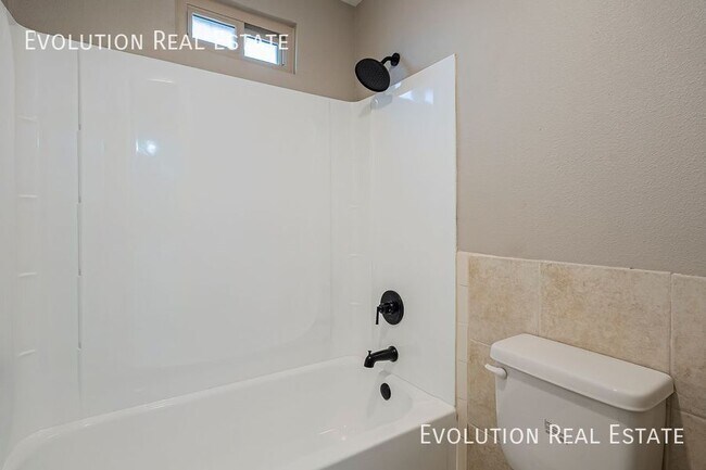 Building Photo - 2033 S Paseo Loma