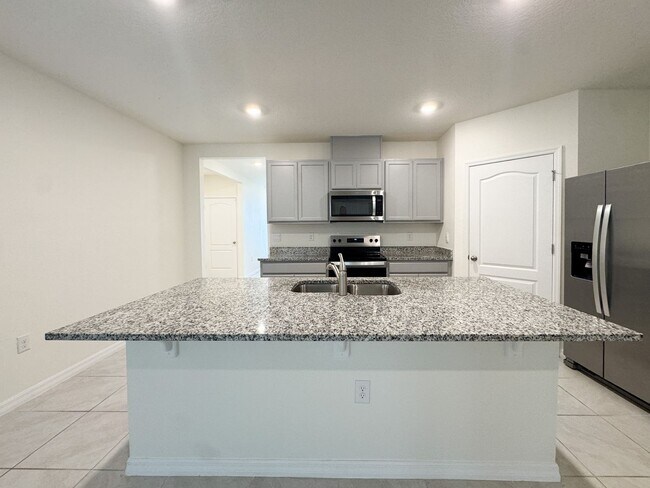Building Photo - Brand New Construction 4 bedroom 2 bath in Buena Lago Community!