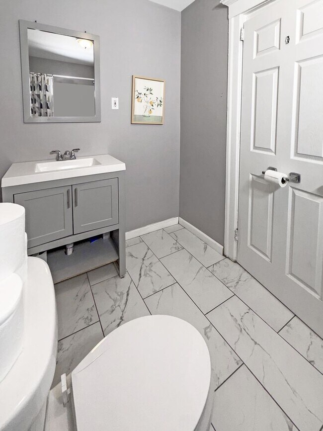 Building Photo - Fully Remodeled 4 Bed 2 Bath Home