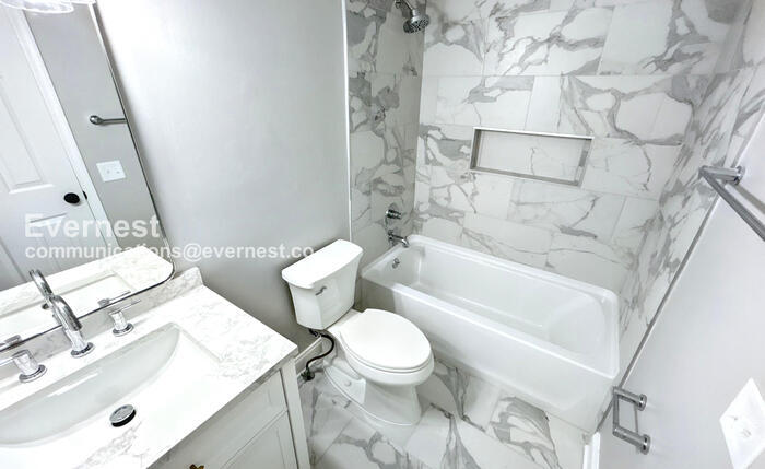 Building Photo - 1112 Clairmonte Dr