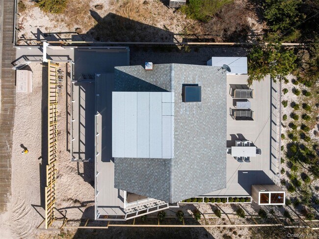 Building Photo - 105 Clipper Way