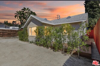 Building Photo - 1722 N Ave 45