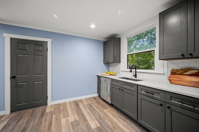 Building Photo - 1829 E 14th Ave