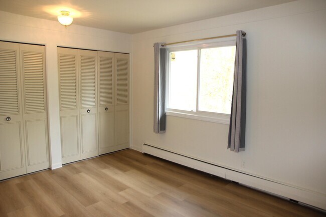 Building Photo - 1257 Island Dr