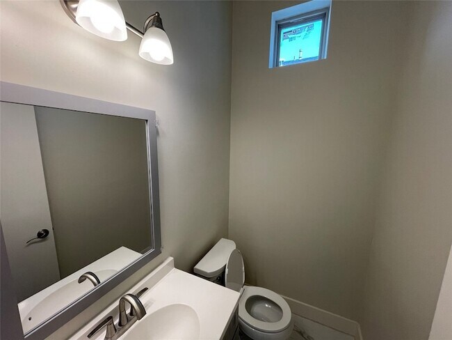 Building Photo - 5306 Eigel St